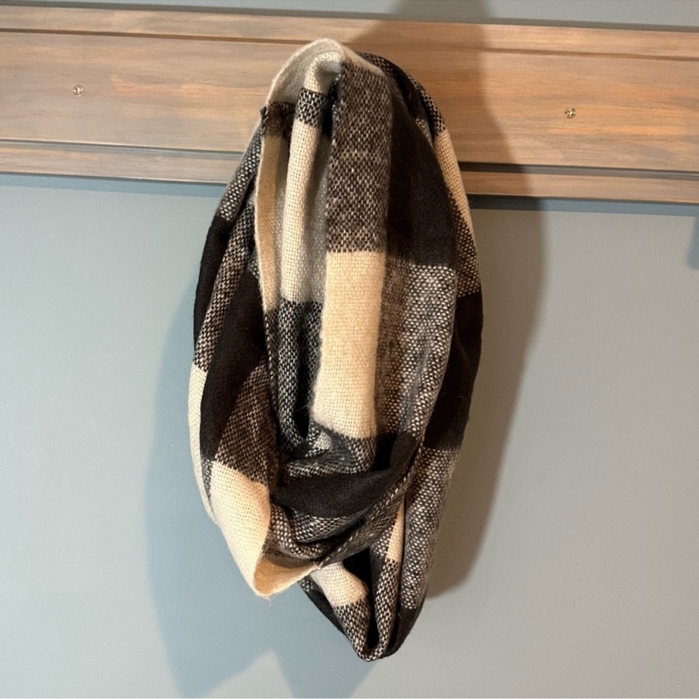 LOFT Infinity Warm Scarf in Black/Cream Plaid